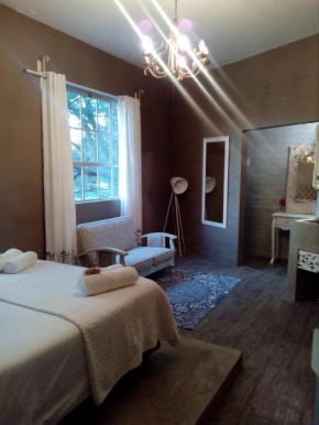 Гостиница TeaterHuis Guest House  Цумеб